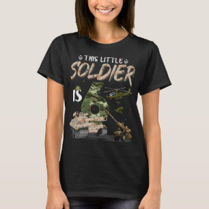 Den här lilla soldaten är sex militärdagar i 6e t shirt