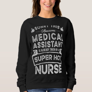Den här medicinska assistenten tas av sjukskötersk t shirt