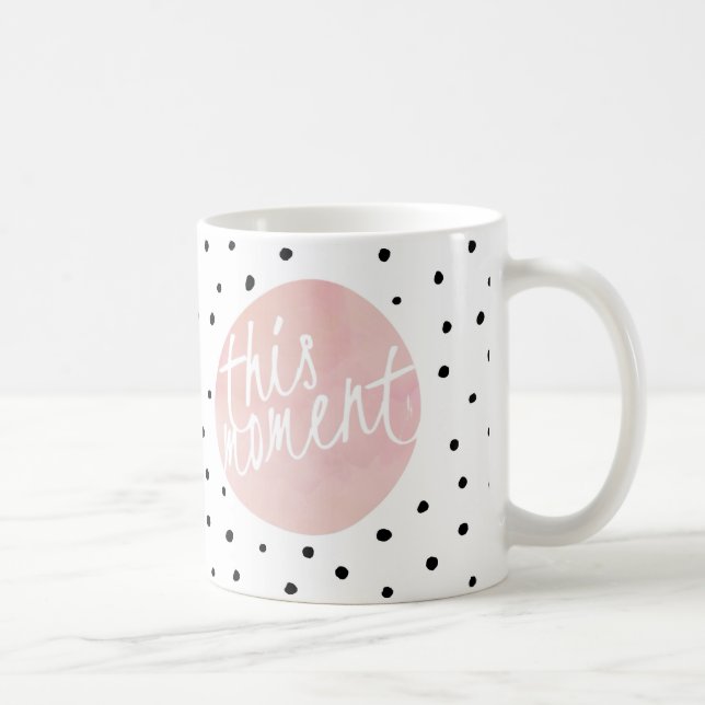 Den här ögonblicket - typografi och polkadestans kaffemugg (Höger)