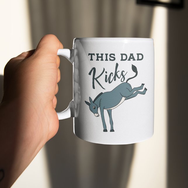 Den här Pappa Kicking Donkey Funny Fars dag Kaffemugg (Skapare uppladdad)