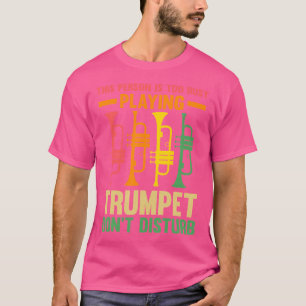 Den här personen är för upptagen med att spela upp t shirt