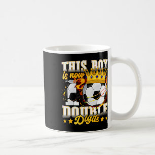 Den här pojken är nu 10 dubbla siffror fotboll 10 kaffemugg