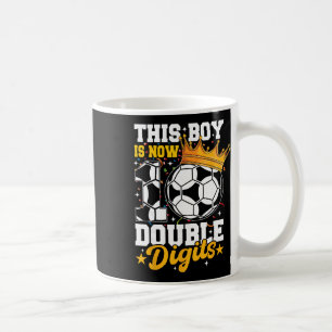 Den här pojken är nu 10 dubbla siffror fotboll 10 kaffemugg