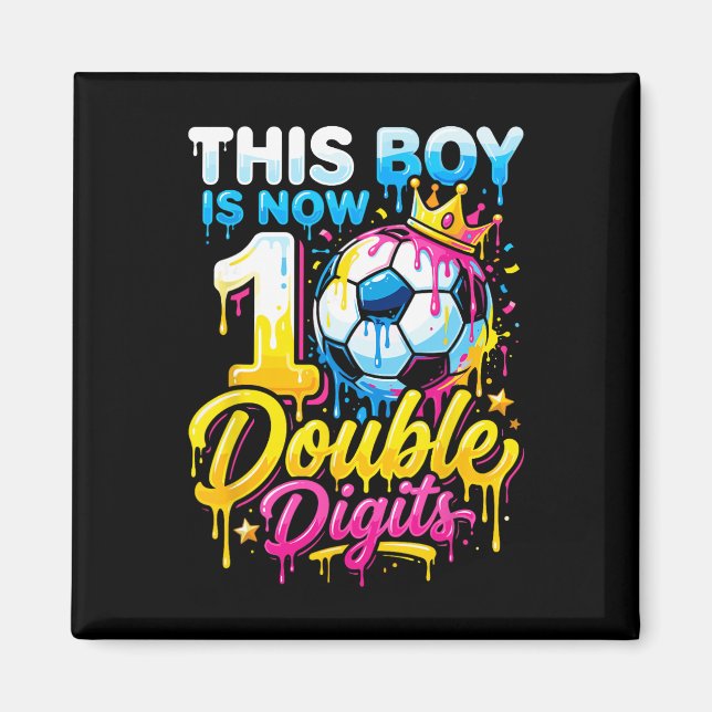 Den här pojken är nu 10 Dubbla siffror Fotboll 10- Magnet (Framsidan)