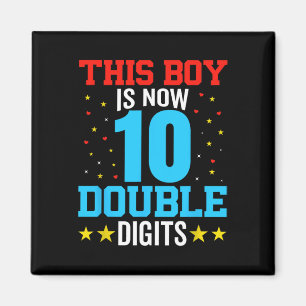 Den här pojken är nu 10 Dubbla siffror Fotboll 10 Magnet