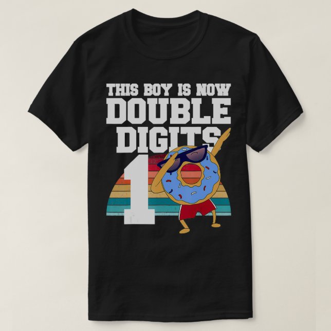 Den här pojken är nu Dubbla Digits 10th Birthday F T Shirt (Design framsida)