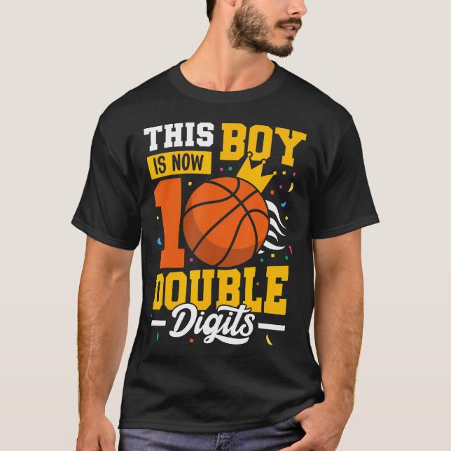 Den här pojken är nu Dubbla Digits Basketball Boy  T Shirt (Framsida)