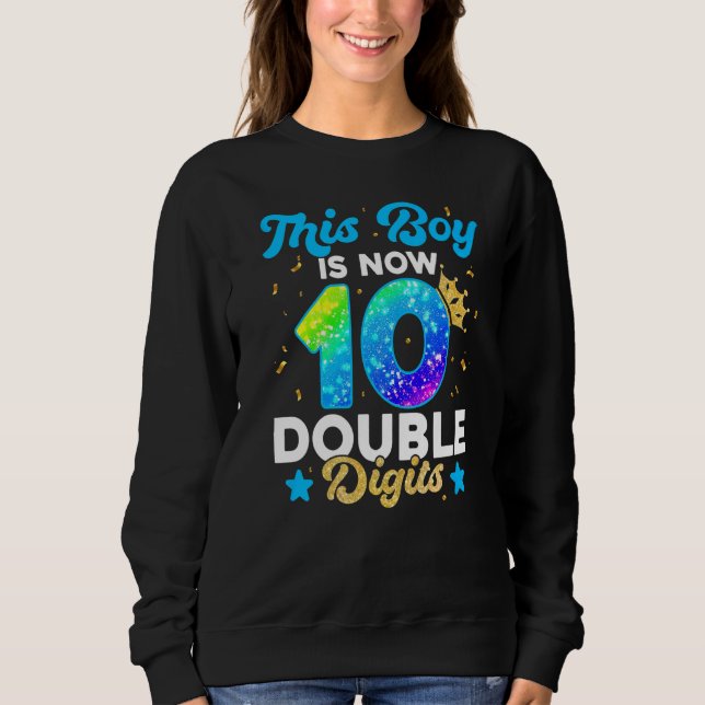 Den här pojken är nu Dubbla Siffror födelsedag 10  T Shirt (Framsida)