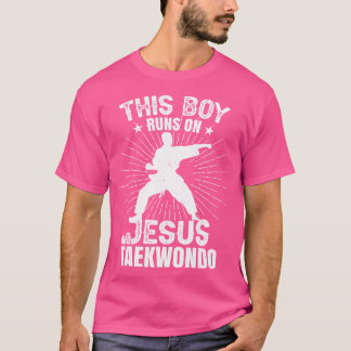 Den här pojken Springa på Jesus och Taekwondo T Shirt