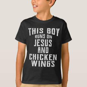 Den här pojken springer på jesus och kycklingvinga t shirt