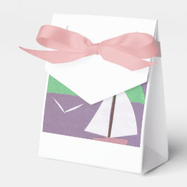 Den här presentpåsen är designad med en vit segelb presentaskar