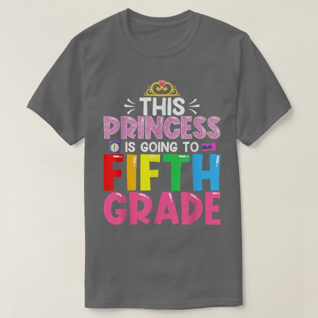 Den här prinsessan ska till femte Klass tillbaka. T Shirt (Design framsida)