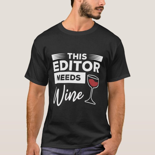 Den här redigeraren behöver Vin-videoredigering T Shirt (Framsida)