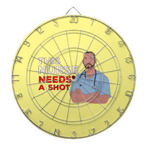 Den här sjuksköterskan behöver en chans darttavla