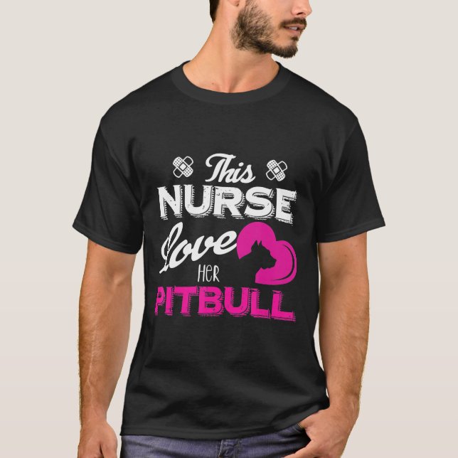Den här sjuksköterskan Kärlek Hennes bull T Shirt (Framsida)