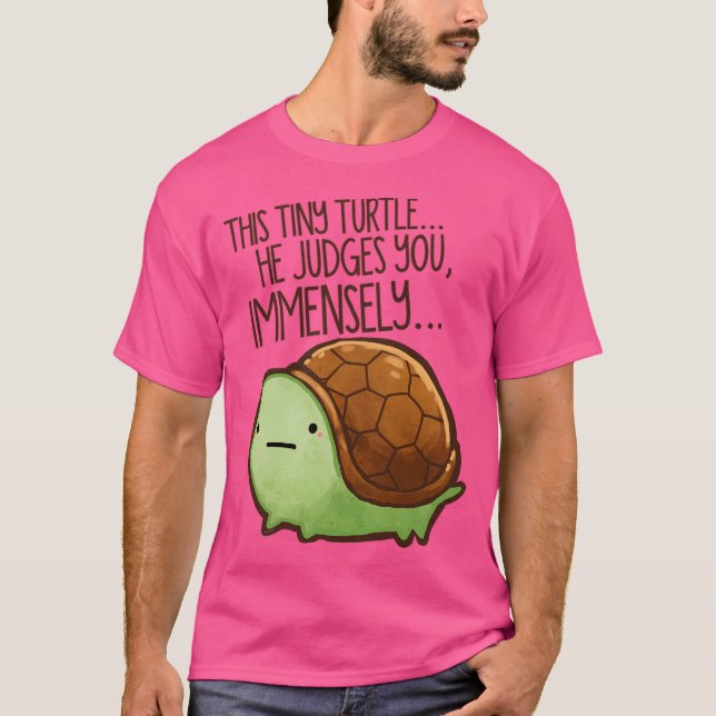 Den här sköldpaddan.. Han dömer dig. T Shirt (Framsida)