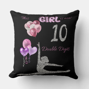 Den här tjejen är nu tio Dubblors gymnastika Kudde