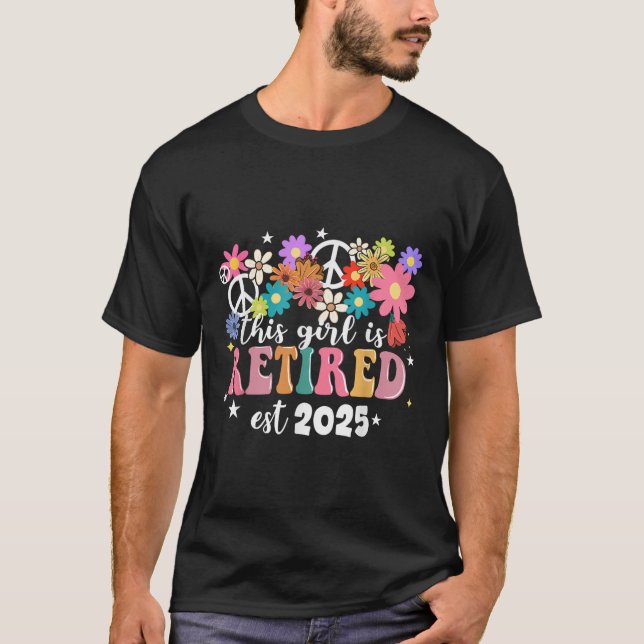 Den här tjejen är pensionerad 2025 Retro Shirt Blo T Shirt (Framsida)
