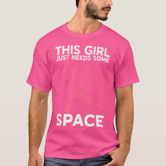 Den här tjejen behöver bara lite rymdastronomi t shirt