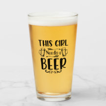 Den här tjejen behöver en öl