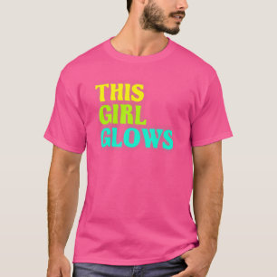 Den här tjejen glows 80's Retro Neon Party T Shirt