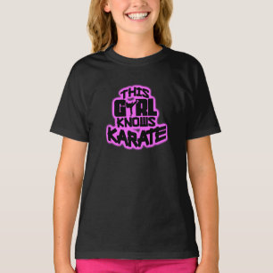 Den här tjejen känner Karate Tee Shirt