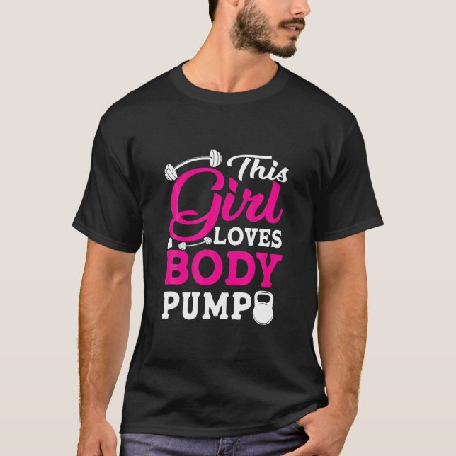 Den här tjejen Kärlek Body Pump Weightlift Bodybui T Shirt (Framsida)