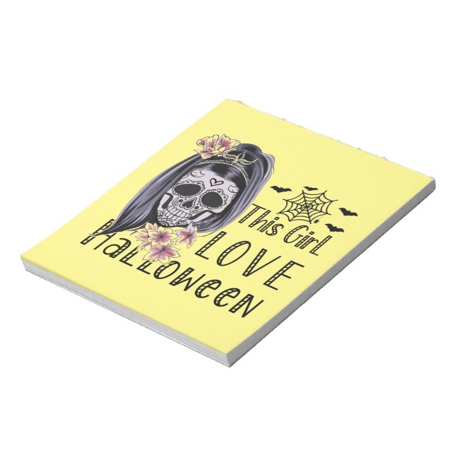 Den här tjejen Kärlek Halloween Anteckningsblock (Roterad)