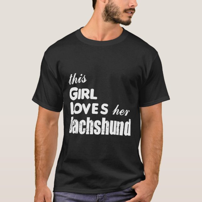 Den här tjejen Kärlek Hennes Dachshund T Shirt (Framsida)