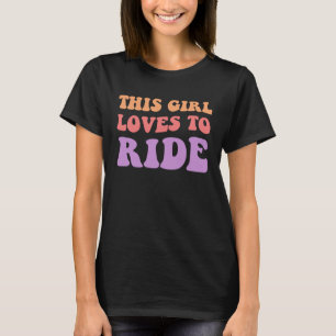 Den här tjejen Kärlek to Ride Cyclist Car Rider Bi T Shirt