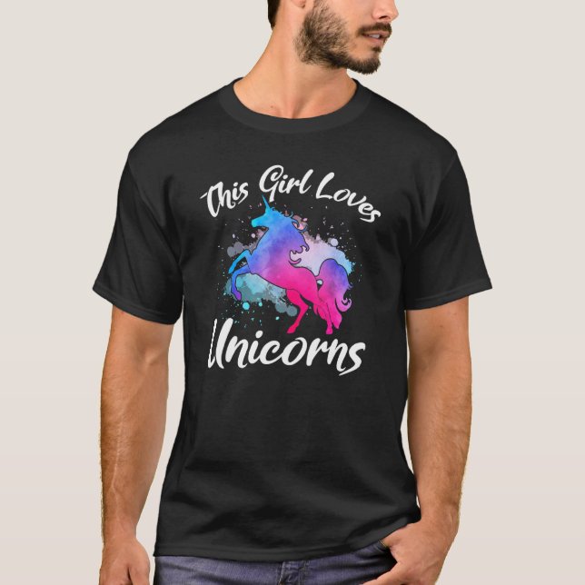 Den här tjejen Kärlek Unicorns Magic Animal Legend T Shirt (Framsida)