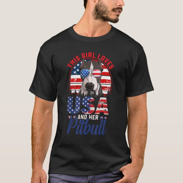 Den här tjejen Kärlek USA och hennes Pitbull Hund  T Shirt (Framsida)