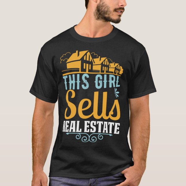 Den här tjejen säljer äkta Gods Female Realtor T Shirt (Framsida)