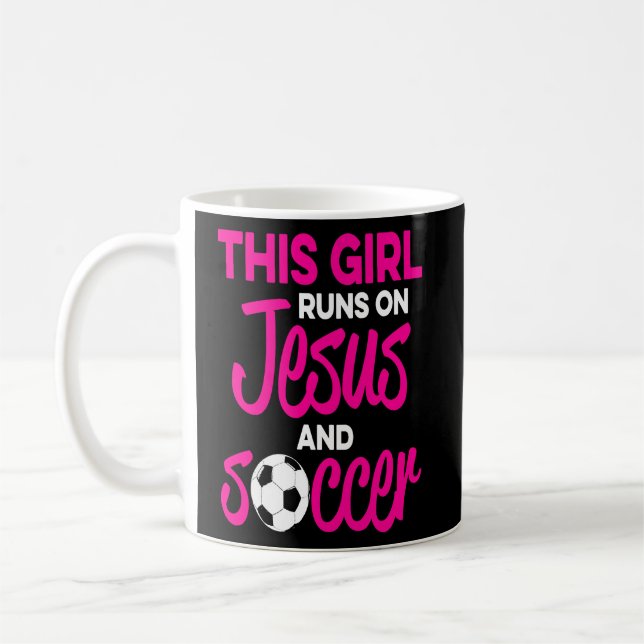 Den här tjejen Springa på Jesus och fotboll Kaffemugg (Vänster)