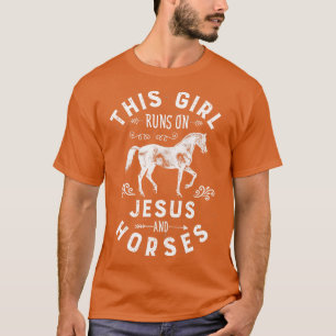 Den här tjejen Springa på Jesus och hästar Horse R T Shirt
