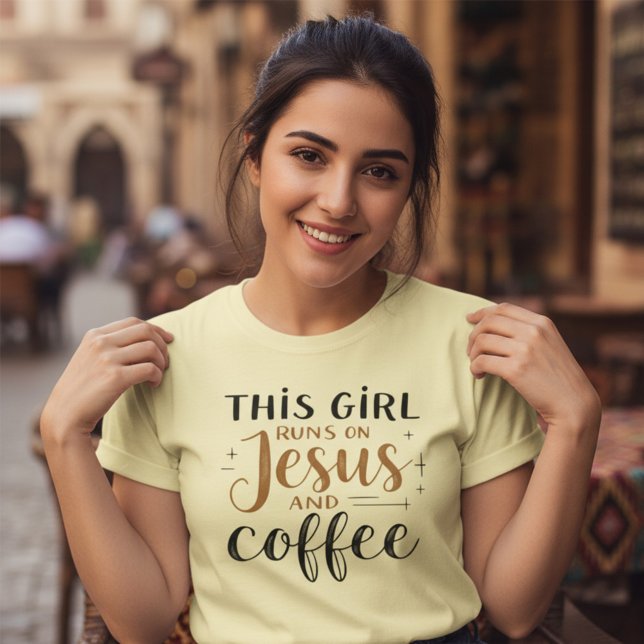 Den här tjejen Springa på Jesus och kaffe Christia T Shirt (Skapare uppladdad)