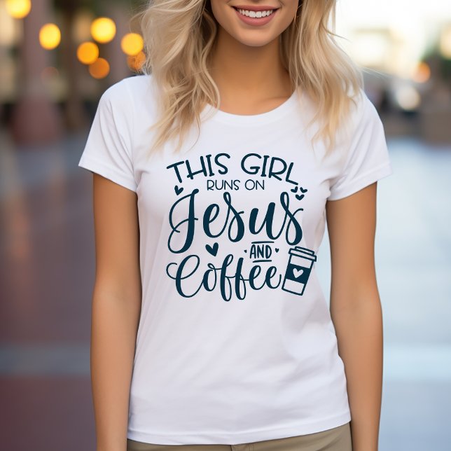Den här tjejen Springa på Jesus och kaffe Christia T Shirt (This Girl Runs on Jesus and Coffee Christian T-Shirt)