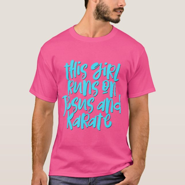 Den här tjejen Springa på Jesus och Karate Shirt M T (Framsida)