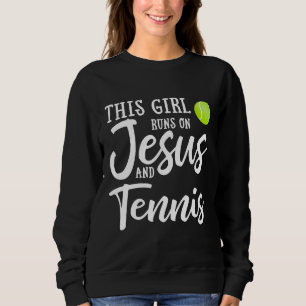 Den här tjejen springer på Jesus och tennis skjort T Shirt