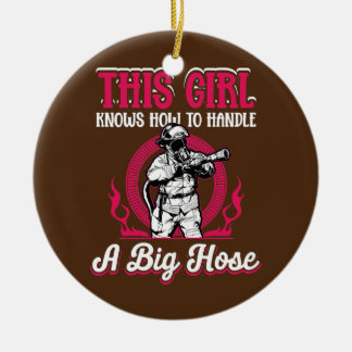 Den här tjejen vet hur man gör julgransprydnad keramik