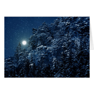 Den härliga vintern landskap med snö täckte träd hälsningskort