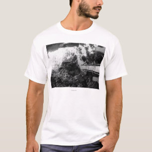 Den Hawaii nationalparken, beskådar av ett Lavar T-shirt