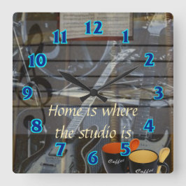 Den hem- studion tar tid på fyrkantig klocka