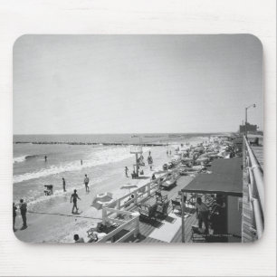 Den höjde promenaden och stranden B&W beskådar Musmatta
