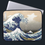Den Hokusai underbaren vinkar av den Kanagawa Laptop Fodral<br><div class="desc">Den Hokusai underbaren vinkar av Kanagawa som målar Hokusai Katsushika den japanska konstnären,  den stora som Edo eraen vinkar vattenTsunami</div>