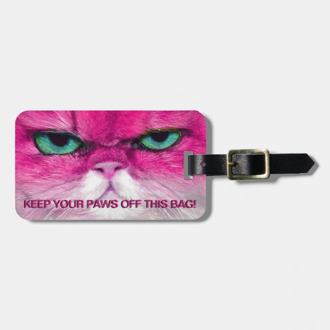 DEN ILSKNA ROSA KATTEN, BEHÅLLA TAFSAR AV BAGAGEBRICKA (Horisontell Framsida)