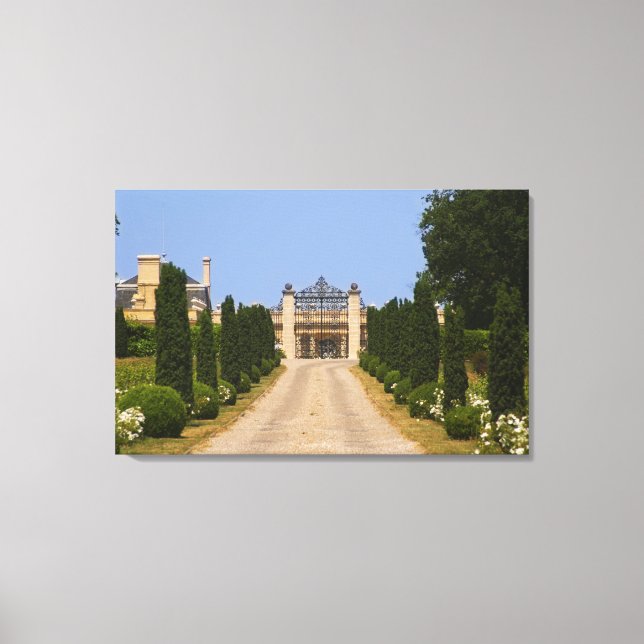Den imponerande entrén till Chateau Haut Sarpe, de Canvastryck (Framsida)