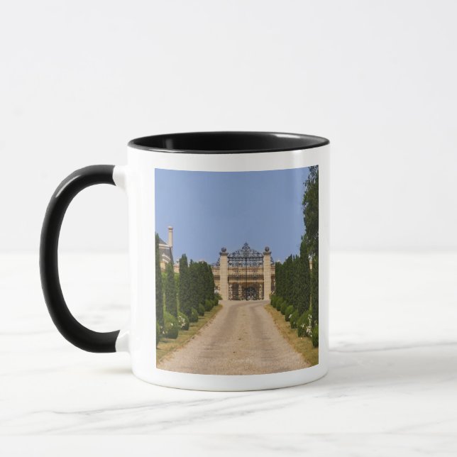 Den imponerande entrén till Chateau Haut Sarpe, de Mugg (Vänster)