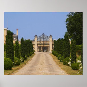 Den imponerande entrén till Chateau Haut Sarpe, de Poster