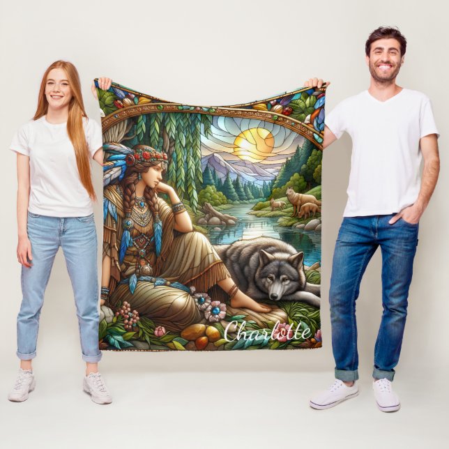 Den indiska kvinnan vilar fredligt med en varg fleecefilt (På plats)